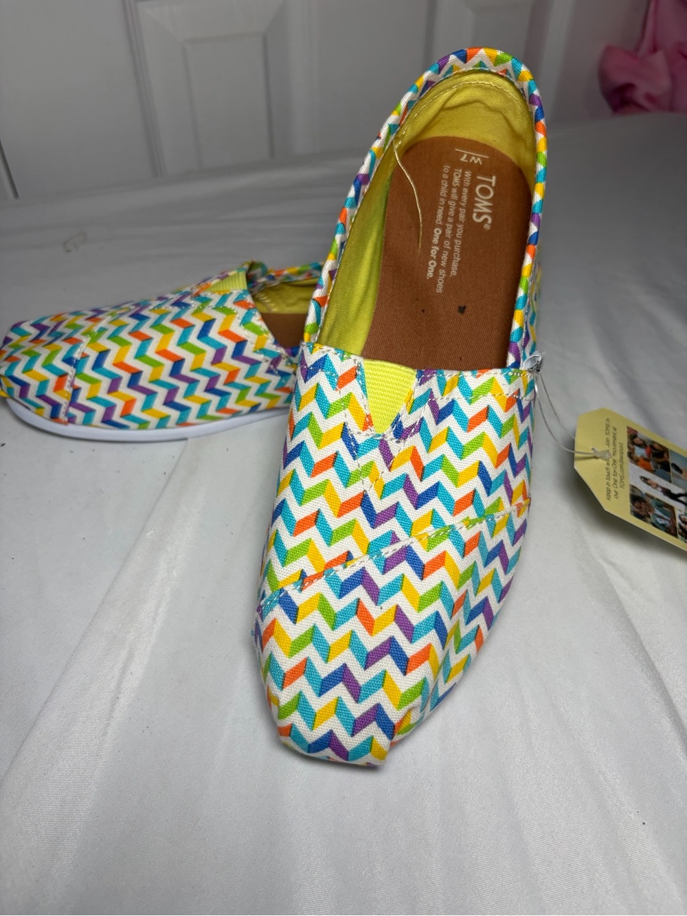 TOMS Classics Women’s Size 7 Multi Color Canvas Chevron Slip On Shoes NIB